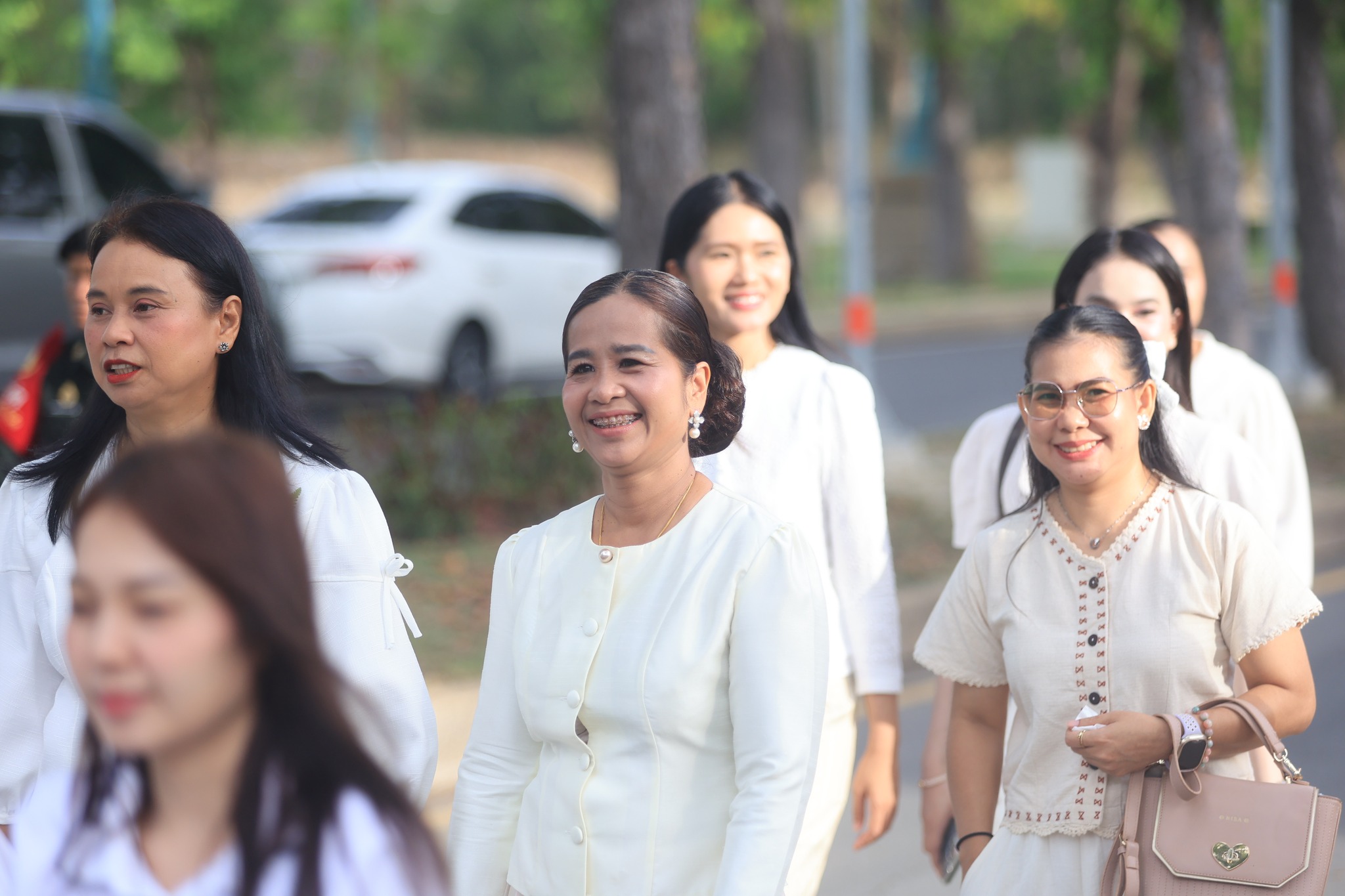 title - ปฏิรูปที่ดินจังหวัดเพชรบุรี พร้อมด้วย เจ้าหน้าที่ ส.ป.ก.เพชรบุรี ร่วมโครงการพัฒนาบุคลากรเพื่อเพิ่มประสิทธิภาพการดำเนินงานด้านศิลปหัตถกรรม กิจกรรมไหว้ครูช่าง ณ ชั้น 2 อาคารพระมิ่งขวัญ ศูนย์ส่งเสริมและพัฒนาอาชีพเสริมนอกภาคการเกษตร ตำบลช้างใหญ่ อำเภอบางไทร จังหวัดพระนครศรีอยุธยา